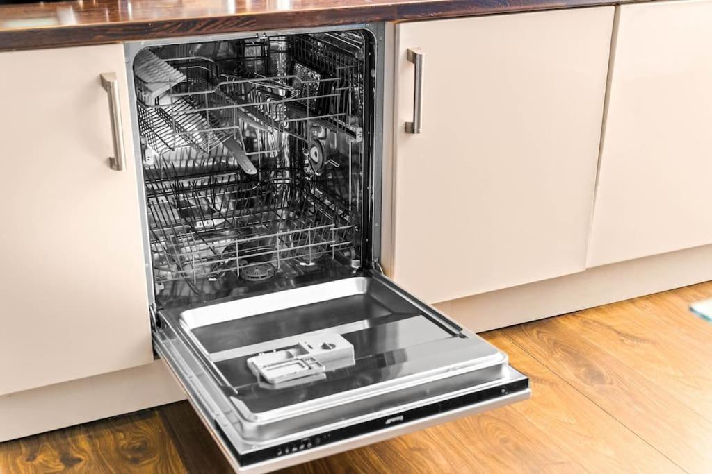 Spacious 2 Bed Apt B'Ham Cc With Parking Sleeps 7 Μπέρμιγχαμ Εξωτερικό φωτογραφία