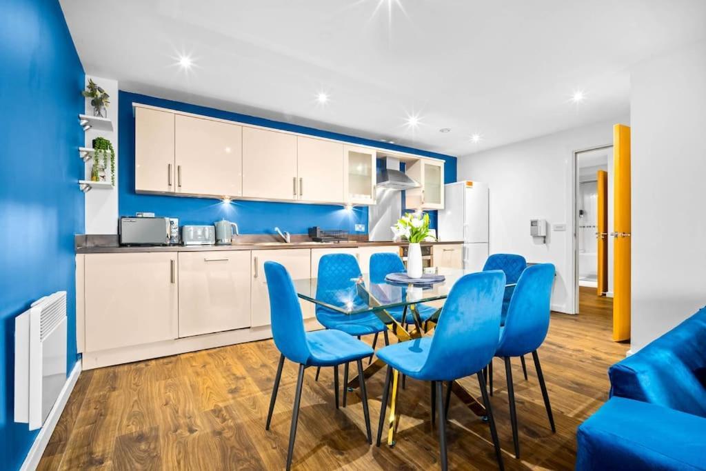 Spacious 2 Bed Apt B'Ham Cc With Parking Sleeps 7 Μπέρμιγχαμ Εξωτερικό φωτογραφία