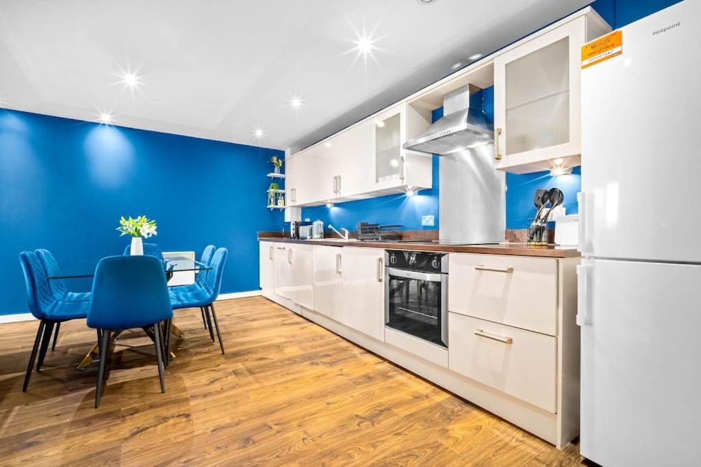 Spacious 2 Bed Apt B'Ham Cc With Parking Sleeps 7 Μπέρμιγχαμ Εξωτερικό φωτογραφία